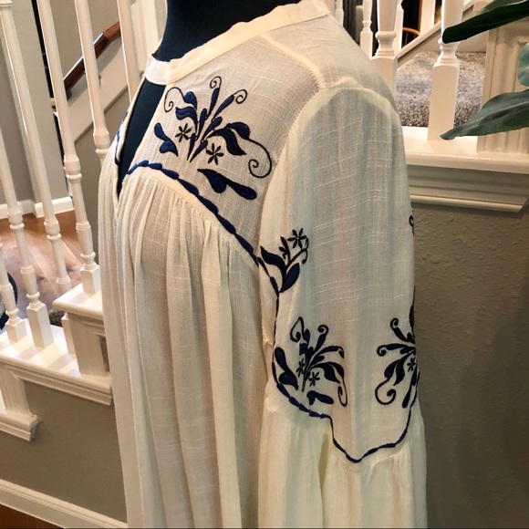 Flowy White Dress with Embroidered Detailing - Picture 5 of 13